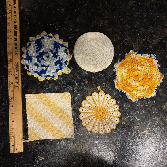 Five Vintage Crochet Potholders - Picture 1 of 2